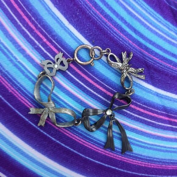 Juicy Couture Y2K Multi Bow/Ribbon Vintage Charm Bracelet - Picture 2 of 6